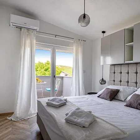 Ferienhaus Mit Privatpool Fuer 8 Personen Ca 126 Qm In Radosinovci, Dalmatien Norddalmatien Stankovci (Zadar)