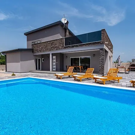 Prázdninový dům Ferienhaus Mit Privatpool Fuer 8 Personen Ca 126 Qm In Radosinovci, Dalmatien Norddalmatien *